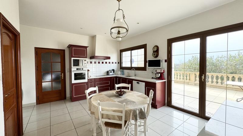 Propriété - 300 m² - 8 pièces