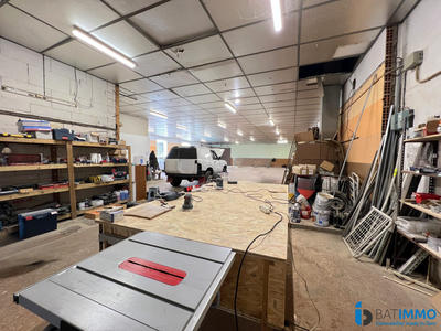 Local d'activités - 740 m²