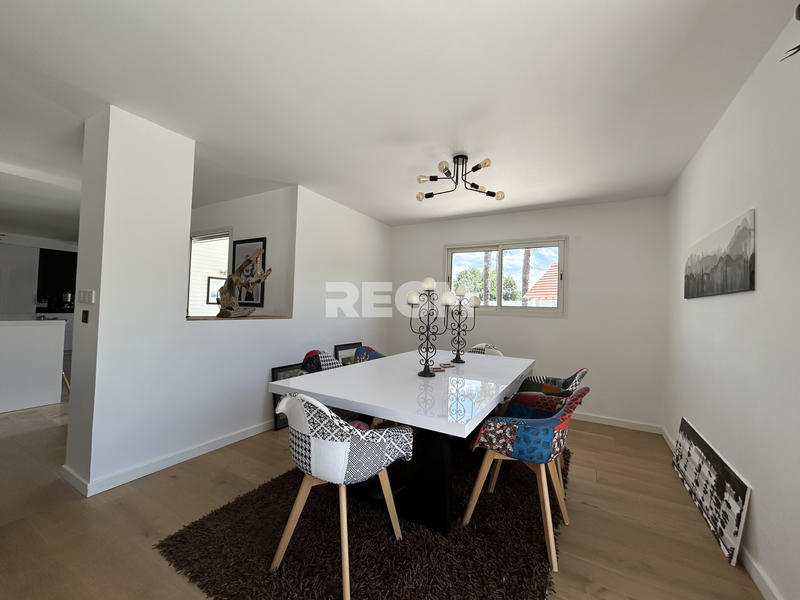 Maison - 205 m² - 7 pièces