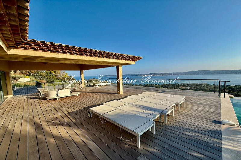 Maison contemporaine - 383 m² - 6 pièces