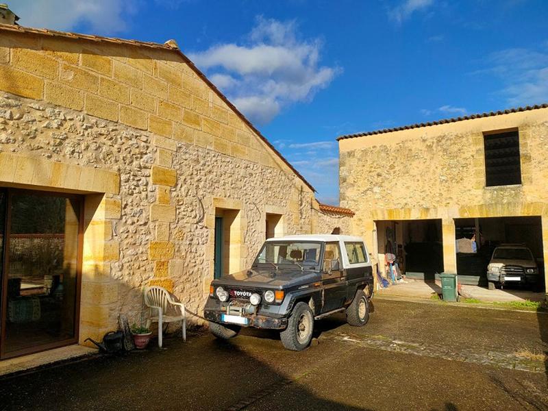 Maison - 600 m² - 16 pièces