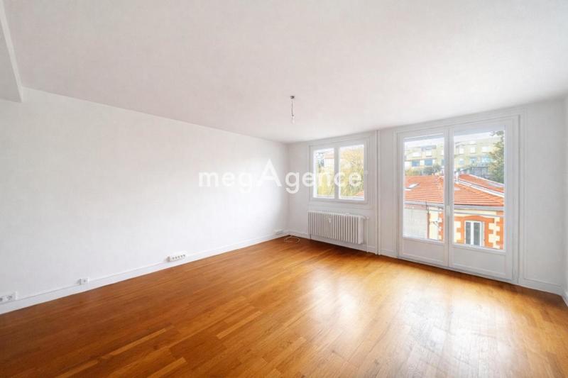 Appartement - 82 m² - 3 pièces