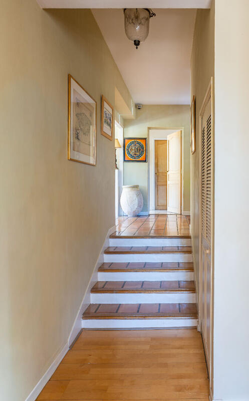 Maison - 245 m² - 9 pièces