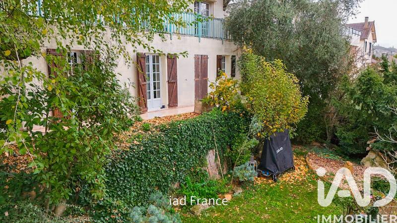 Maison - 225 m² - 8 pièces