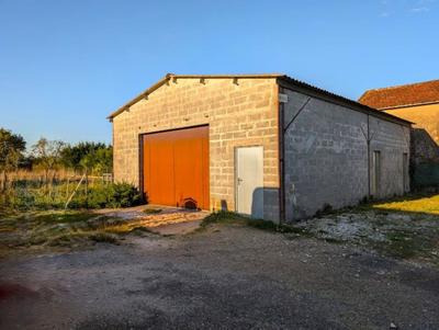 Grange - 100 m² - 1 pièce