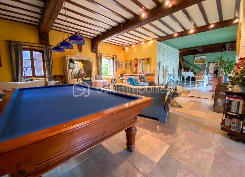 Demeure - 1 500 m² - 25 pièces