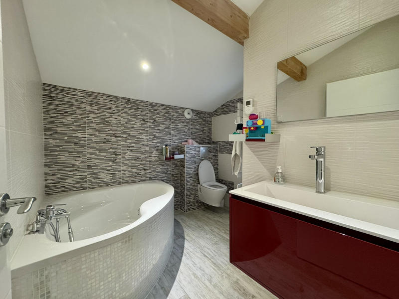 Maison - 168 m² - 7 pièces