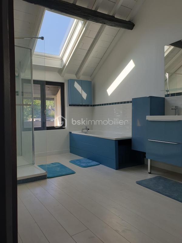 Maison - 230 m² - 8 pièces