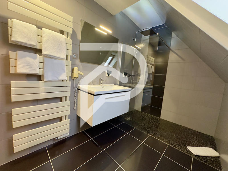 Local commercial - 2 000 m²