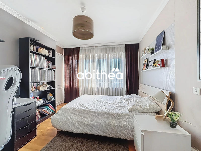 Maison - 233 m² - 7 pièces