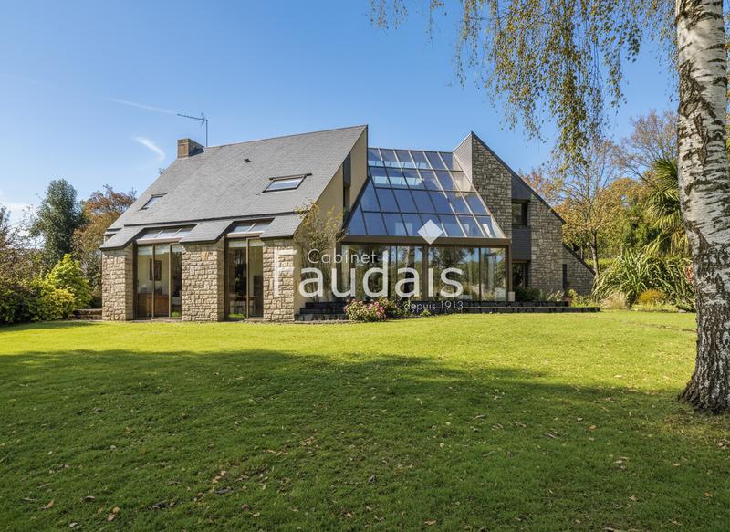 Maison - 300 m² - 7 pièces