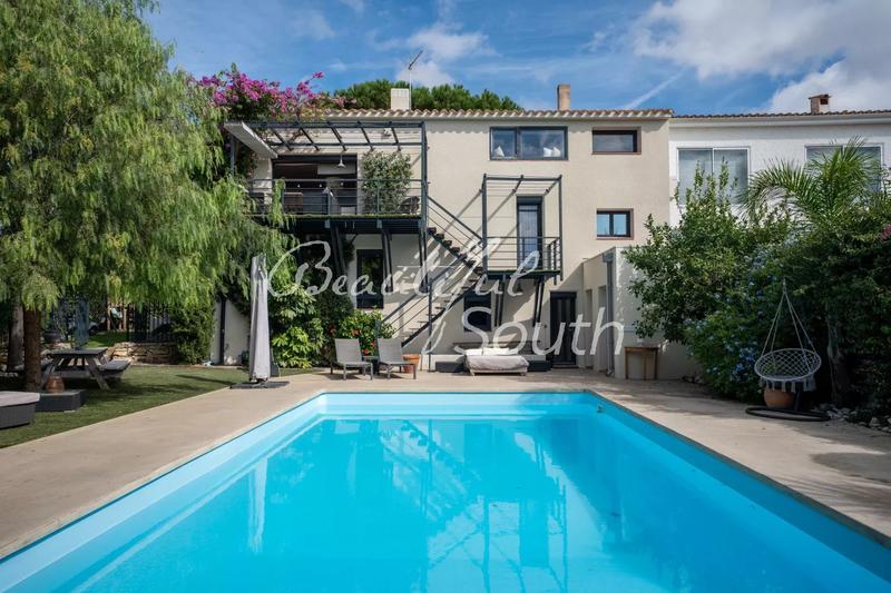 Villa - 302 m² - 10 pièces