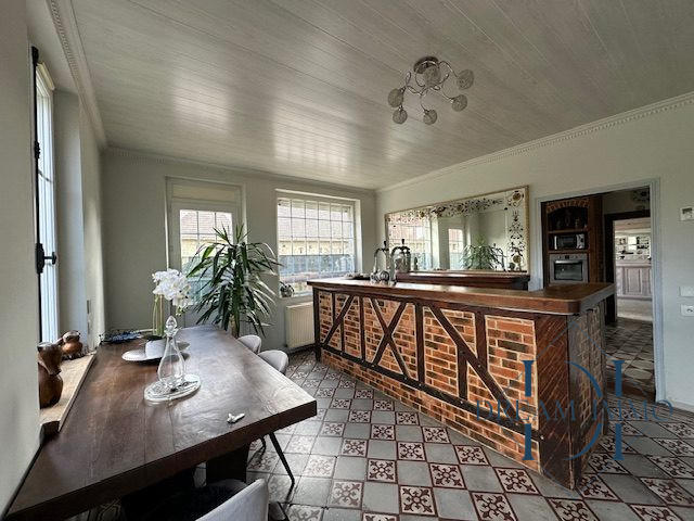 Maison - 216 m² - 7 pièces