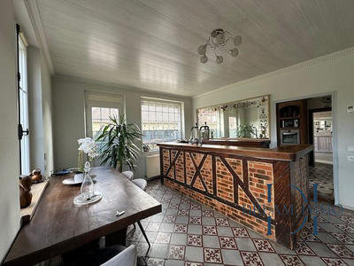 Maison - 216 m² - 7 pièces