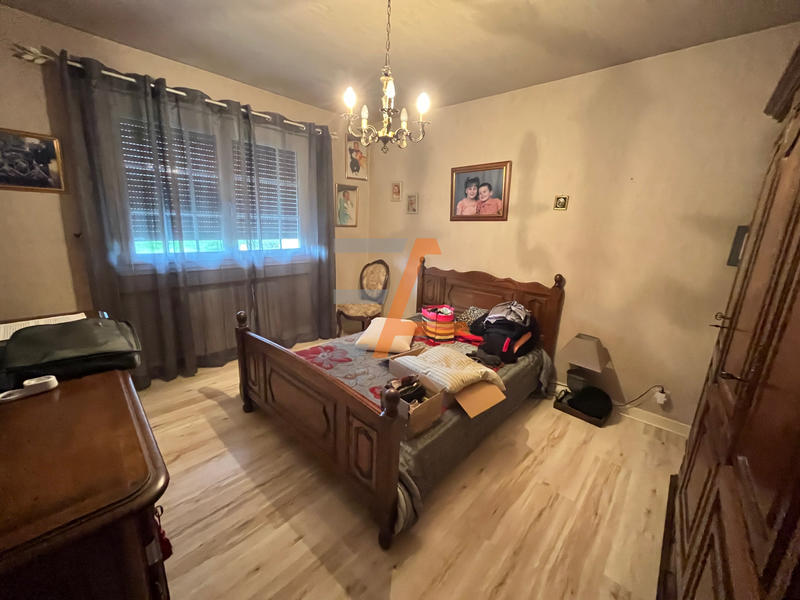 Maison - 237 m² - 9 pièces