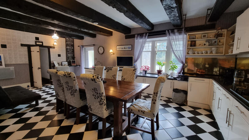 Maison - 188 m² - 10 pièces