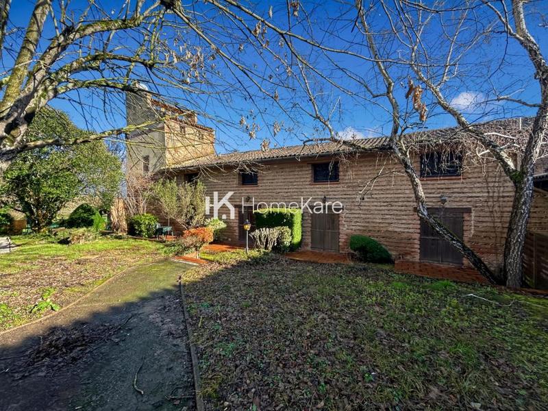 Propriété - 1 460 m² - 40 pièces