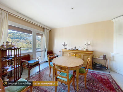 Appartement - 152 m² - 6 pièces