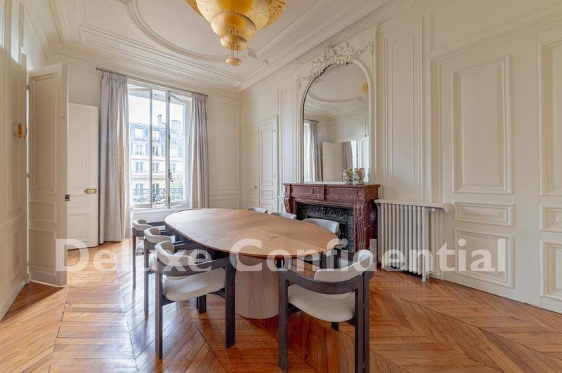 Appartement - 226 m² - 7 pièces