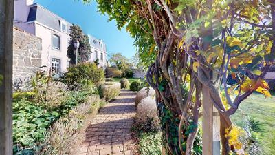 Viager - Maison de maîtres - 196 m² - 8 pièces