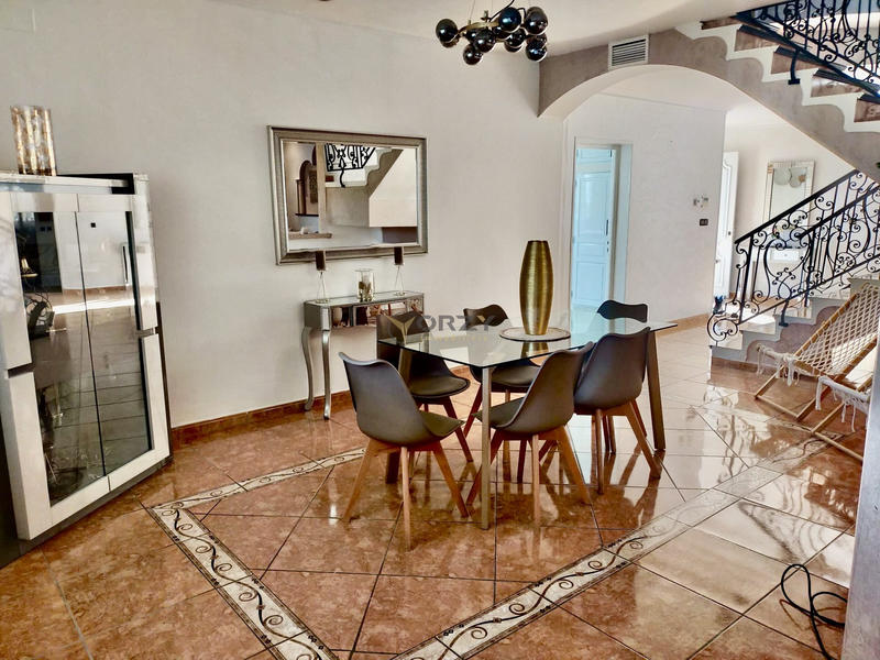 Villa - 270 m² - 7 pièces