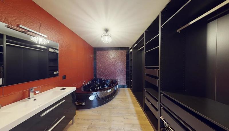 Maison - 377 m² - 7 pièces