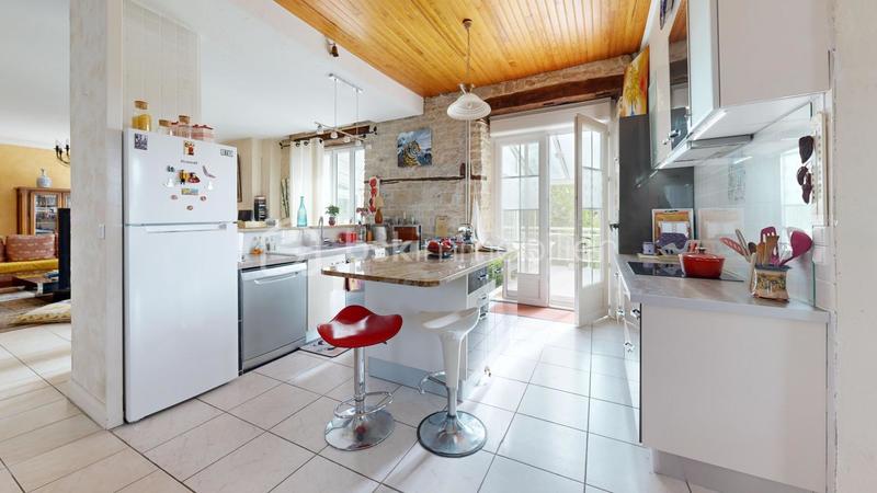 Maison - 241 m² - 8 pièces