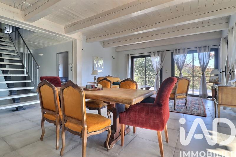 Maison - 305 m² - 10 pièces