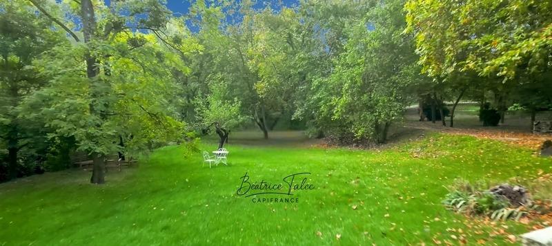 Maison - 390 m² - 16 pièces