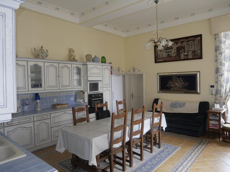 Château - 685 m² - 17 pièces