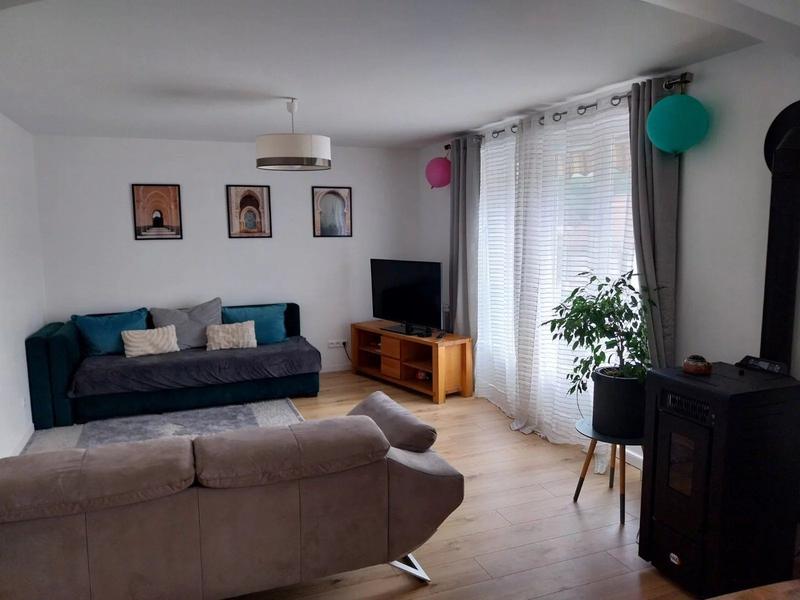 Maison - 255 m² - 8 pièces