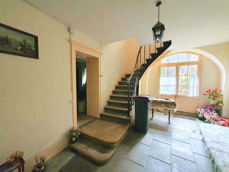 Maison - 253 m² - 9 pièces