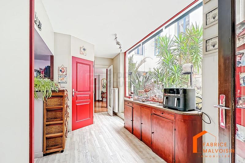 Maison - 402 m² - 16 pièces