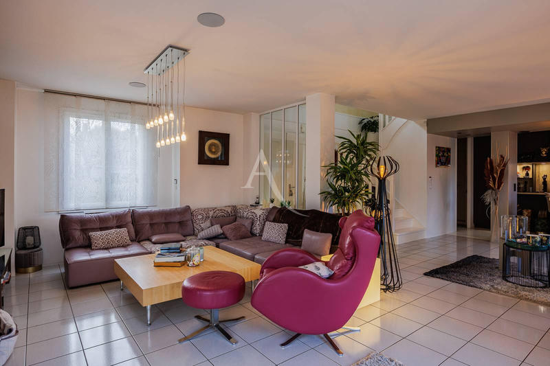 Maison - 186 m² - 6 pièces