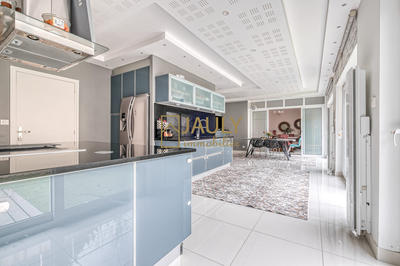 Maison - 340 m² - 10 pièces