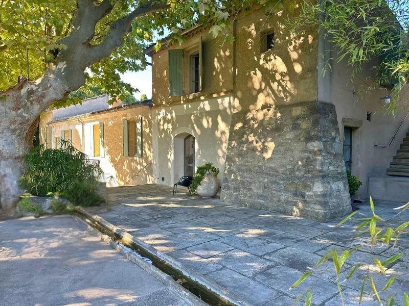 Mas - 420 m² - 14 pièces