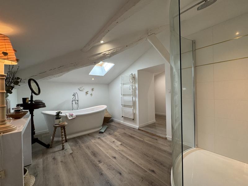 Maison - 654 m² - 16 pièces