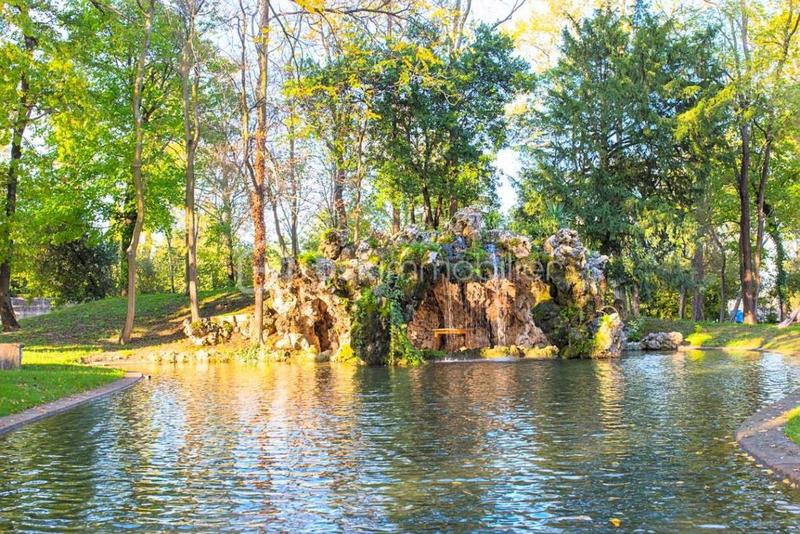 Immeuble - 1 089 m² - 32 pièces