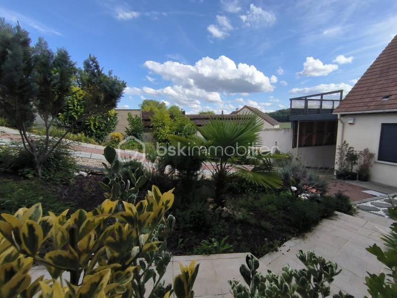 Maison - 240 m² - 10 pièces