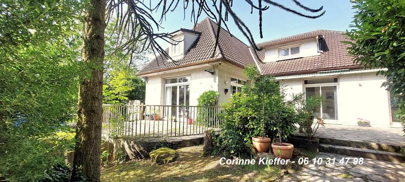 Maison - 282 m² - 11 pièces