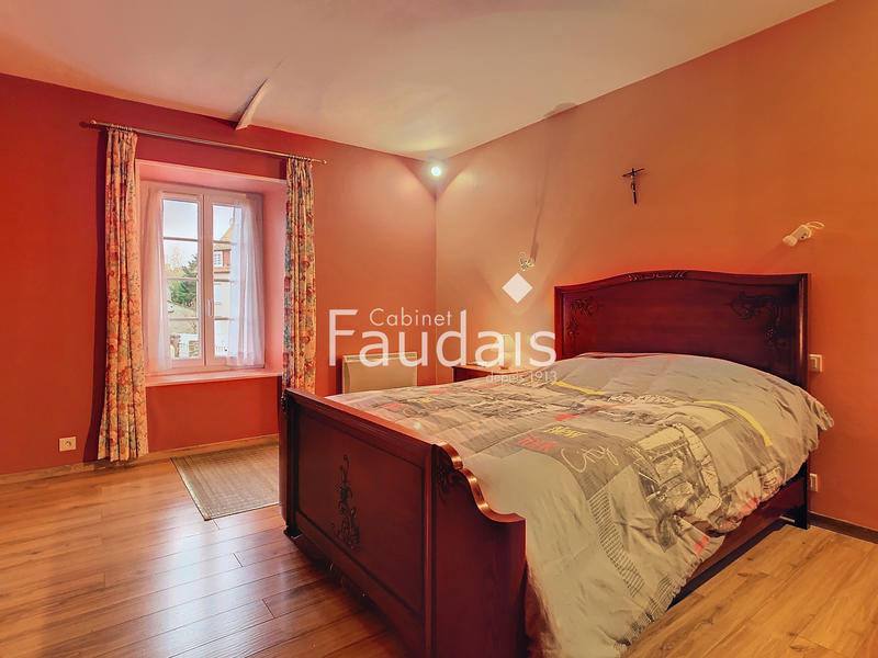 Maison - 240 m² - 9 pièces