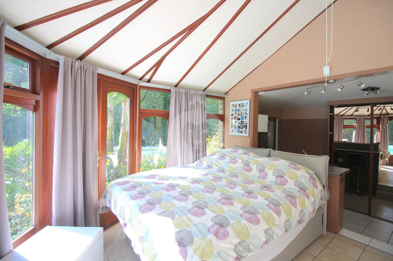 Maison - 245 m² - 8 pièces