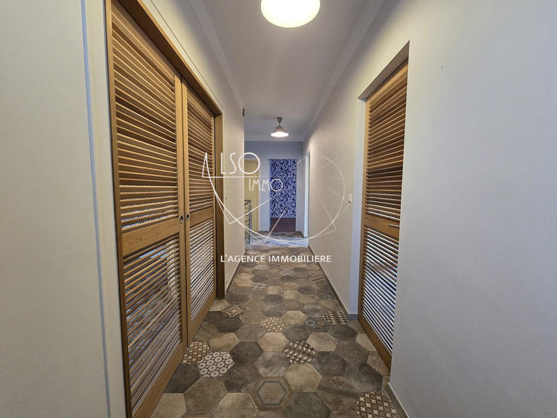 Maison traditionnelle - 185 m² - 6 pièces