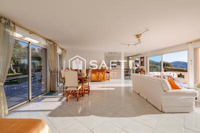 Villa - 250 m² - 9 pièces
