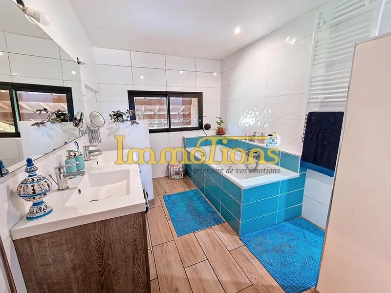 Maison - 217 m² - 9 pièces