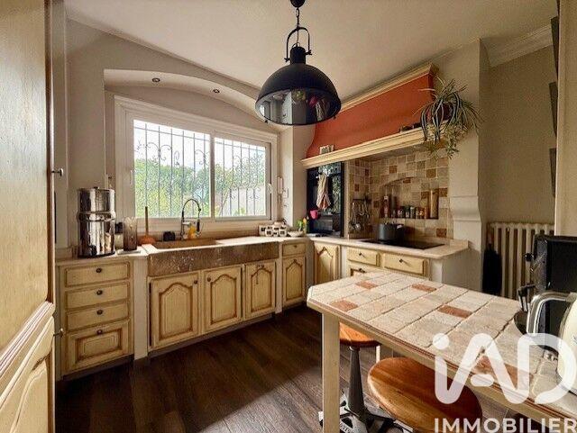 Maison - 210 m² - 7 pièces