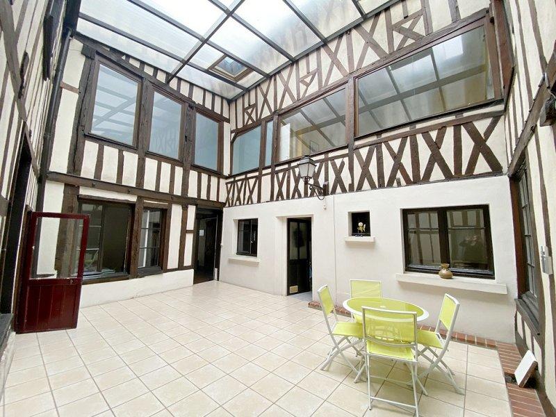 Maison - 463 m² - 10 pièces