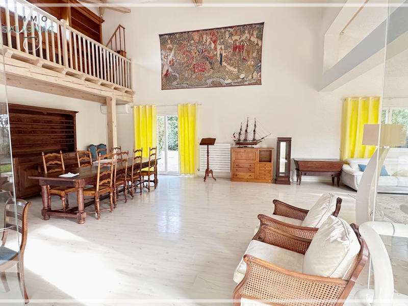 Maison - 280 m² - 8 pièces