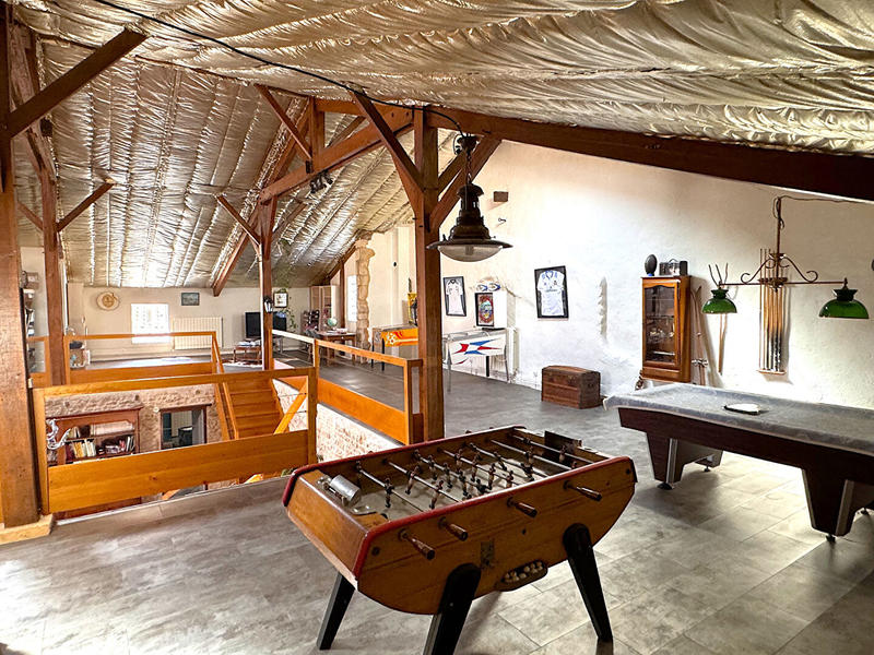 Maison - 470 m² - 6 pièces