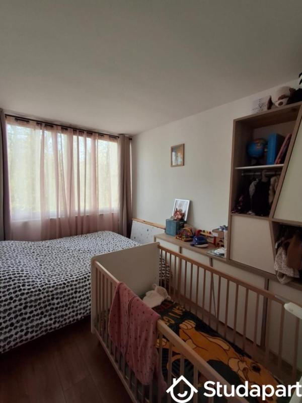 Chambre - 100 m² - 1 pièce